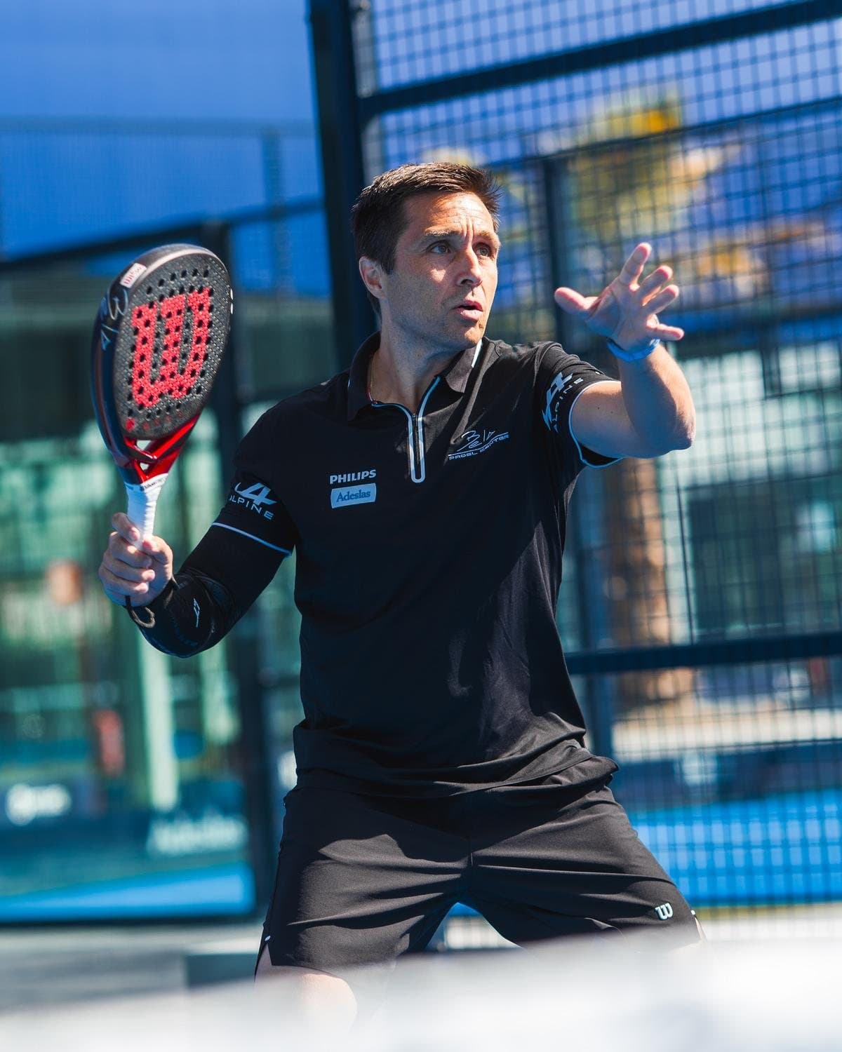 Fernando “Bela” Belasteguín playing a volley with a Wilson padel racket